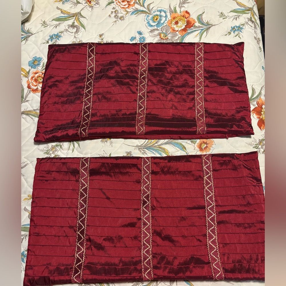 Two decorative throw pillowcases